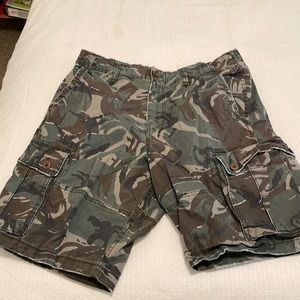 American Eagle camp cargo shorts 36 flex